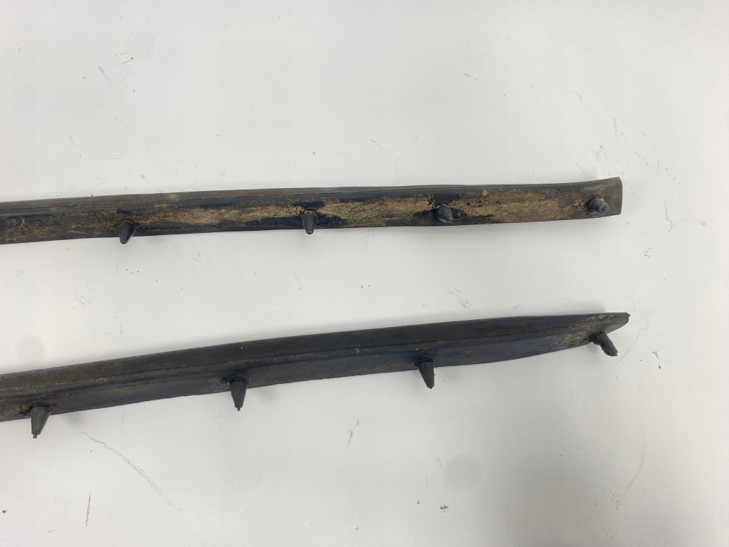 Прокладка гумовий елемент крила бампера права ліва mercedes w124 універсал Зі Шроту