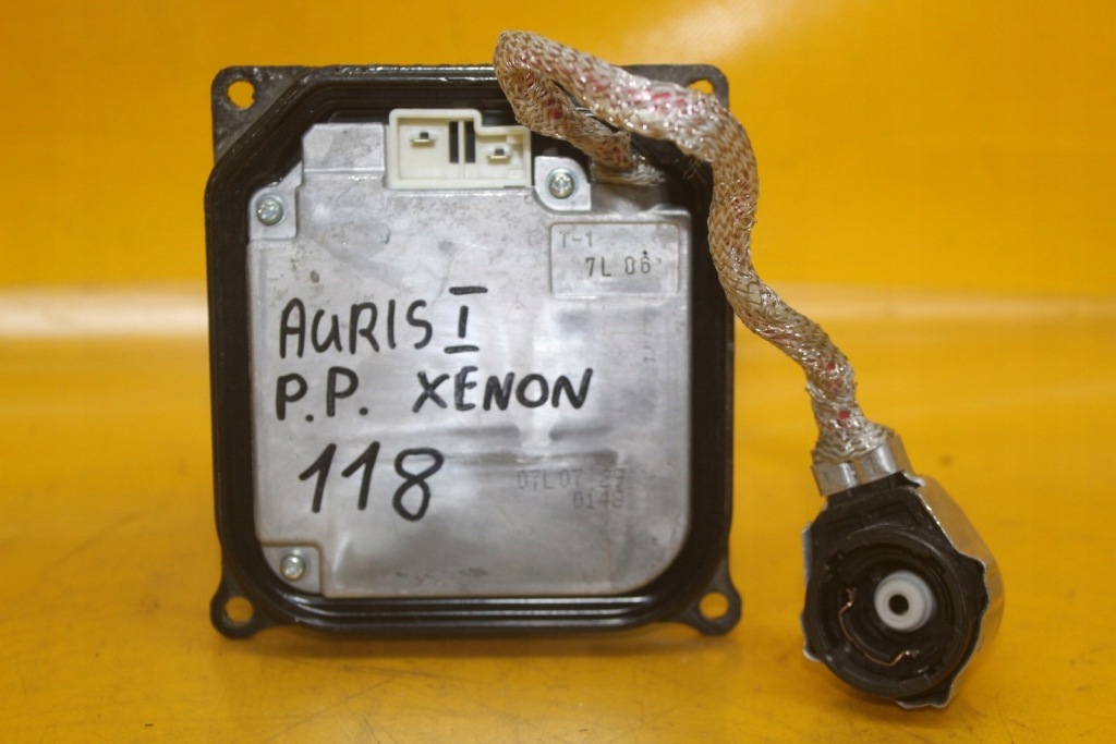 Преобразователь лампы правый перед ксенон toyota auris i 85967-52020 031100-0296 Недорого