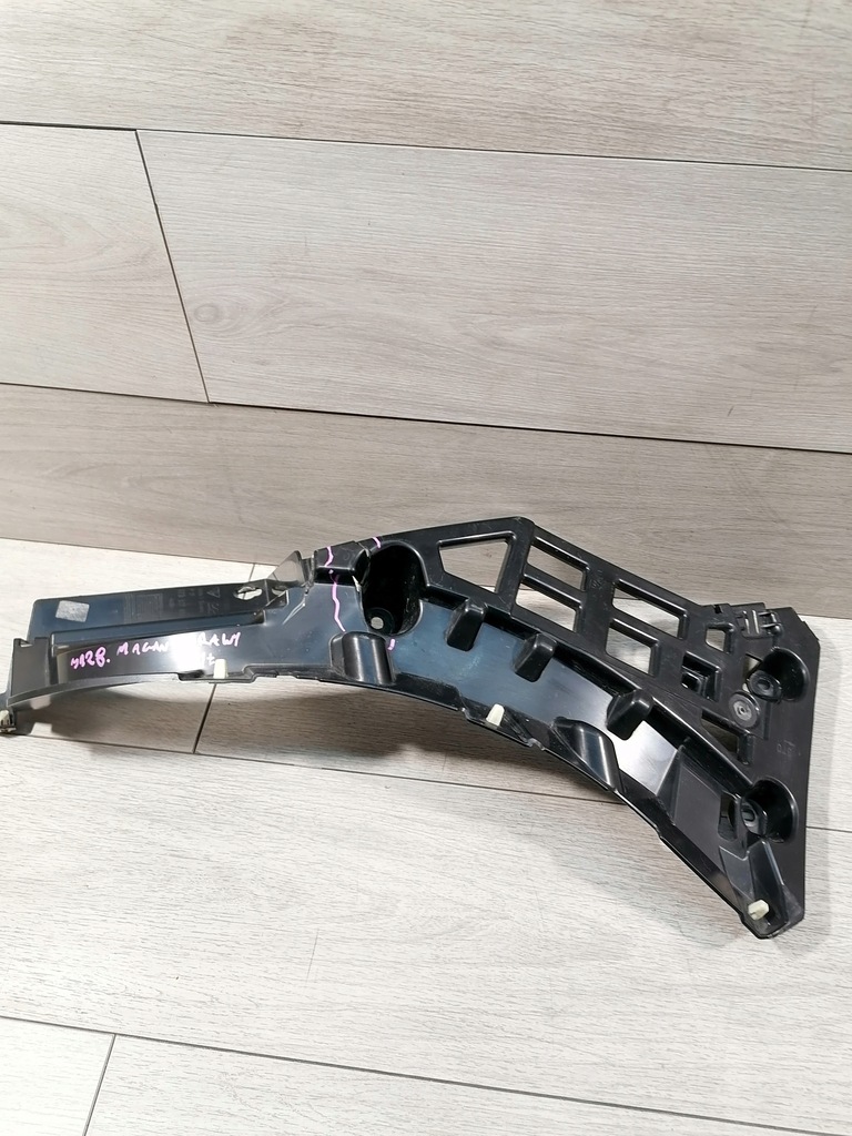 фото №1, Macan направляющая бампер правый задняя 95b807454