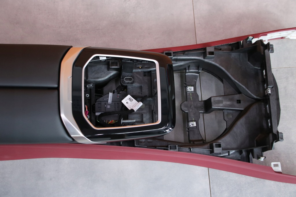 фото №12, Bmw 7' g70 туннель средний подлокотник burgundy кожа veganza 5a2c0f3