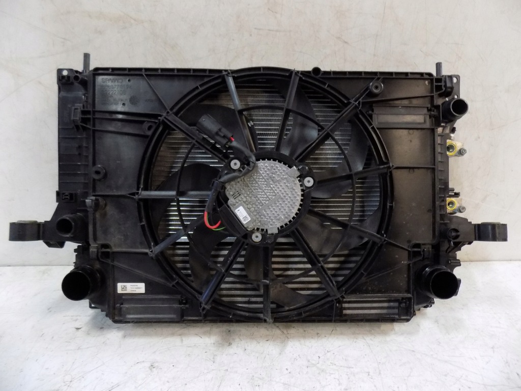 фото №5, Volvo xc40 1.5 plug-in hybrid автоматическая коробка передач радиатор комплект