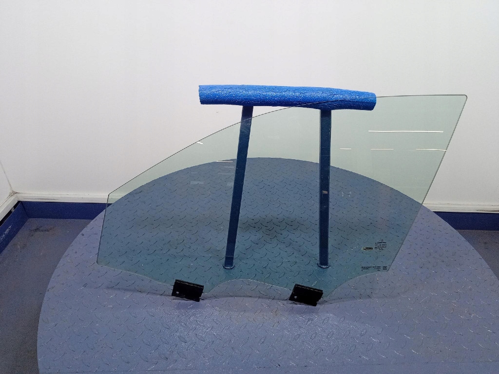 фото №1, Mercedes glc x253 стекло дверь перед левая передняя a2537258300