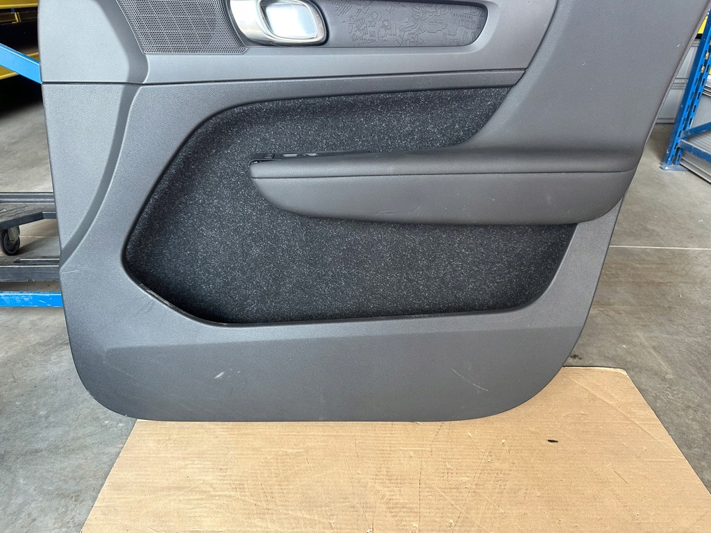 фото №4, Оббивка, обшивка двері правий перед volvo xc40