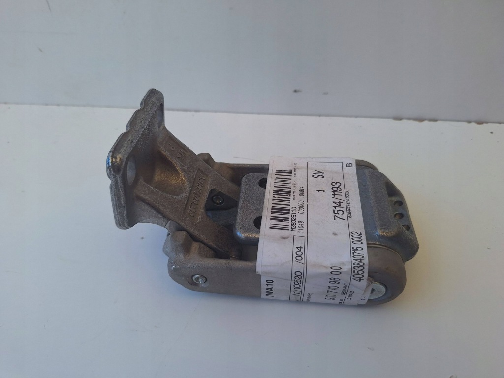 фото №1, Mercedes sprinter 910 петля дверь правый задняя 9107409600 оригинал