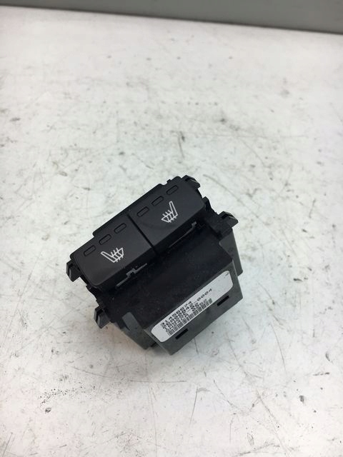 фото №1, Volvo xc40 кнопка підігрів сидіння 3145667