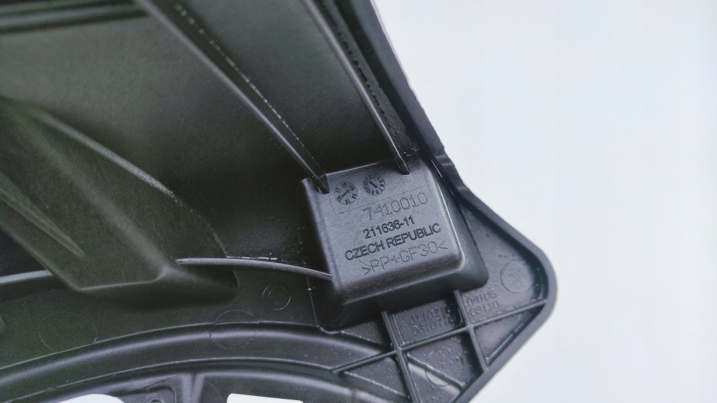 Bmw x1 f48 направляющая усилитель бампера правый перед передний 7410010 dr135 с Разборки