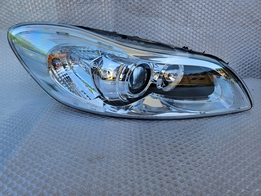 фото №8, Volvo c30 lift 9-13 лампа ксенон перед левая правая nowa
