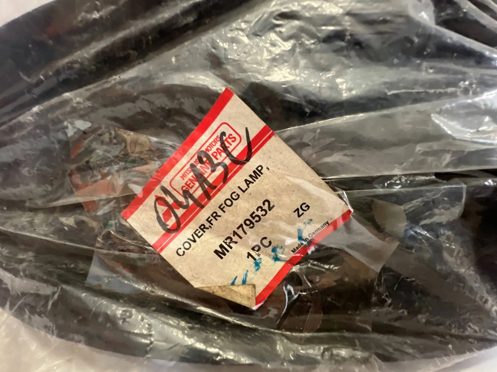 фото №9, Mitsubishi carisma 96-98 решётка рамка бампера передний правый перед nowa