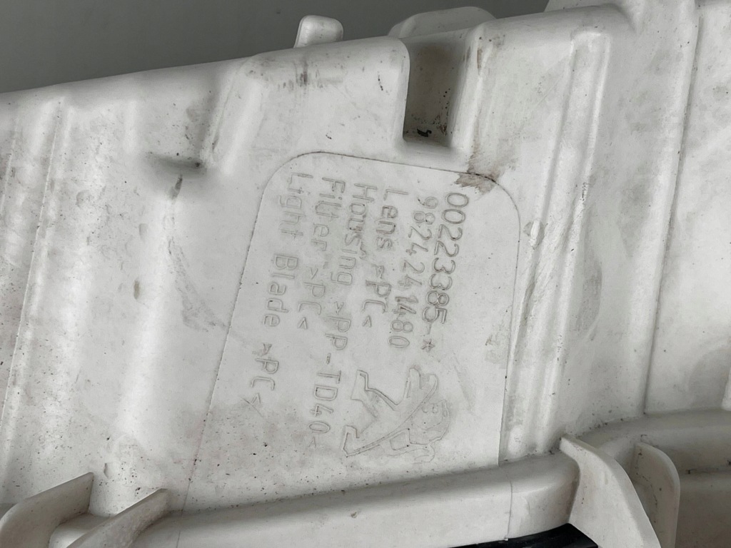 Peugeot 2008 2 2023 левая сторона фара led к движение dziennej Цена