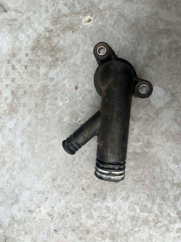 Купити Патрубок рідини води bmw 3 e36 оригінальний номер m43 1.6 1.8