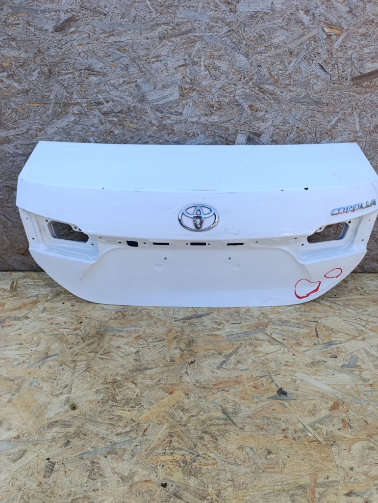 Купить Крышка багажника задний  toyota corolla e16 2013-2018