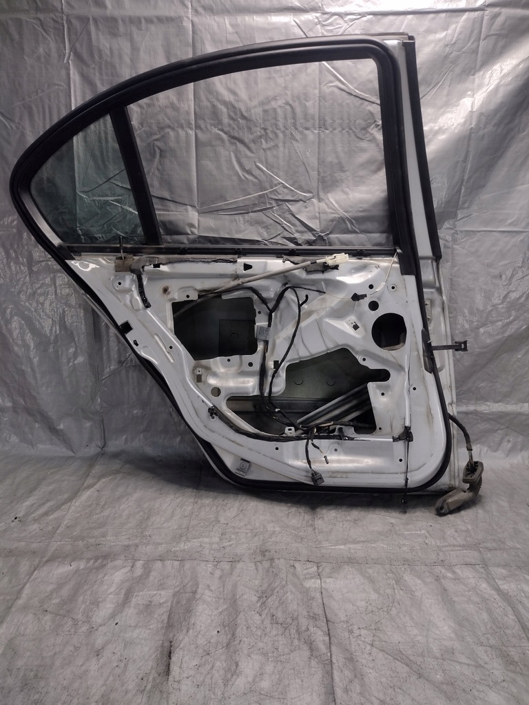 фото №15, Дверь левая задние bmw e46 sedan k: titansilber металлик 354