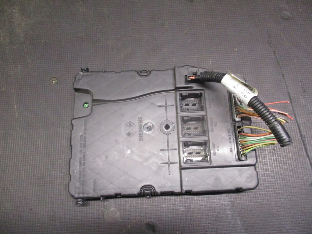 фото №1, Коробка запобіжників 8200306435 renault scenic ii 03-09r