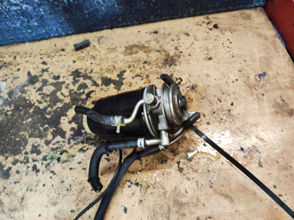 Купити Toyota avensis t27 2.2 d-cat корпус фільтра пального