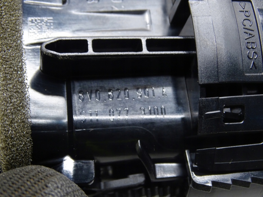 фото №8, Решётка обдув консоли панели audi a3 8v 8v0820901a