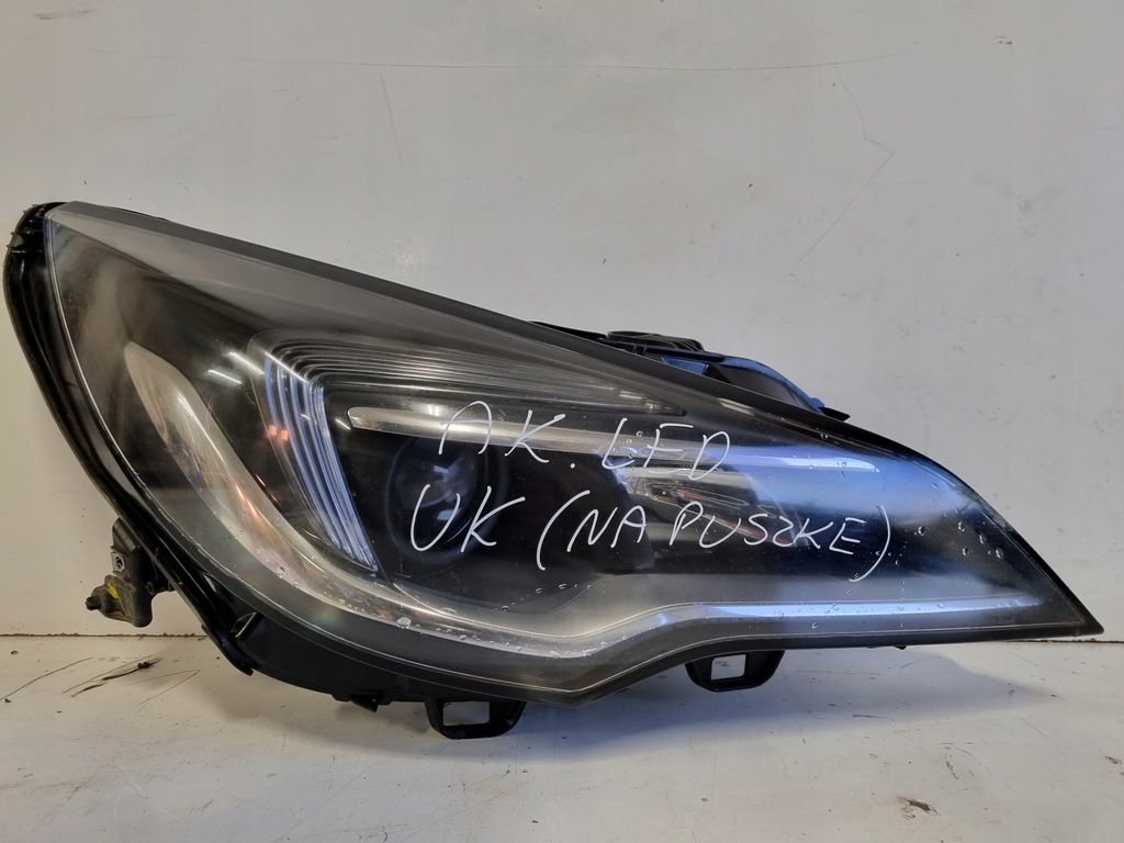 фото №1, Opel astra k лампа правая na запчасти uk led