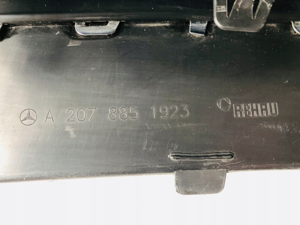 Mercedes e-klasa w207 купе рестайлінг  решітка середня передня Доставка