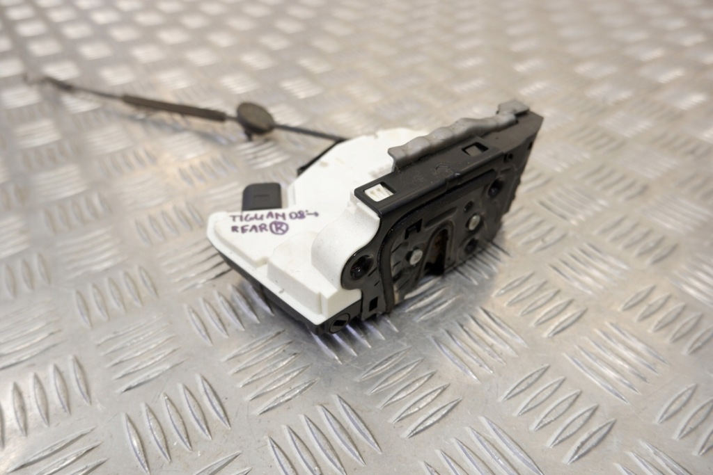 фото №11, Замок задних правых дверь vw tiguan 5n_ 5n0839016e 2.0l дизель 103kw