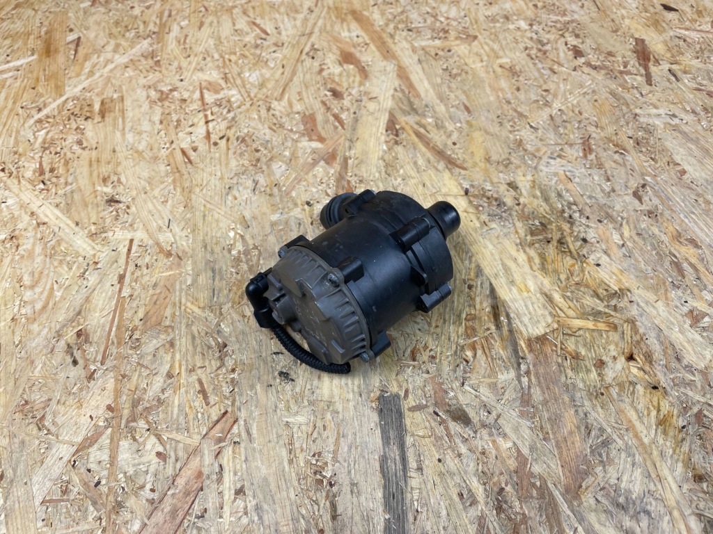 Додаткова насос води bmw g11 g12 g20 g21 g22 g26 g30 g31 8638237 Зі Шроту