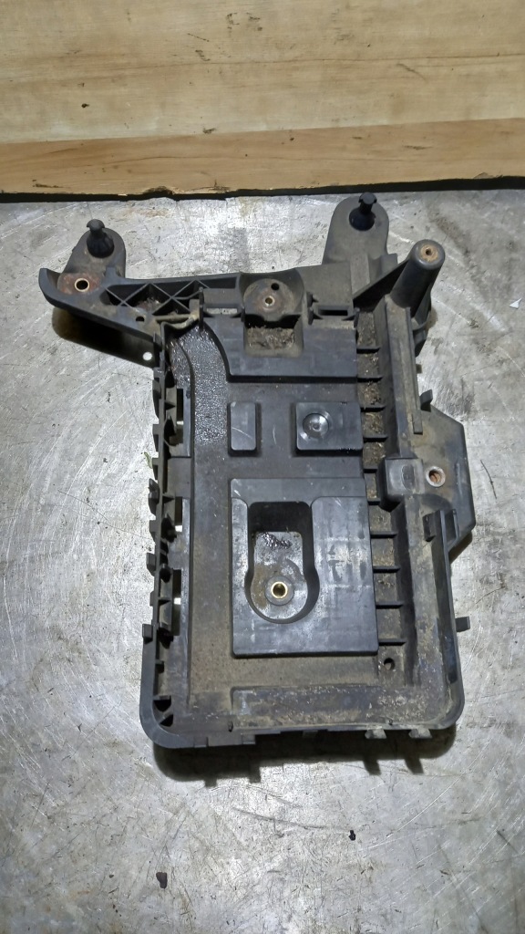 фото №1, Основание аккумулятор 1k0915333 vw passat b6