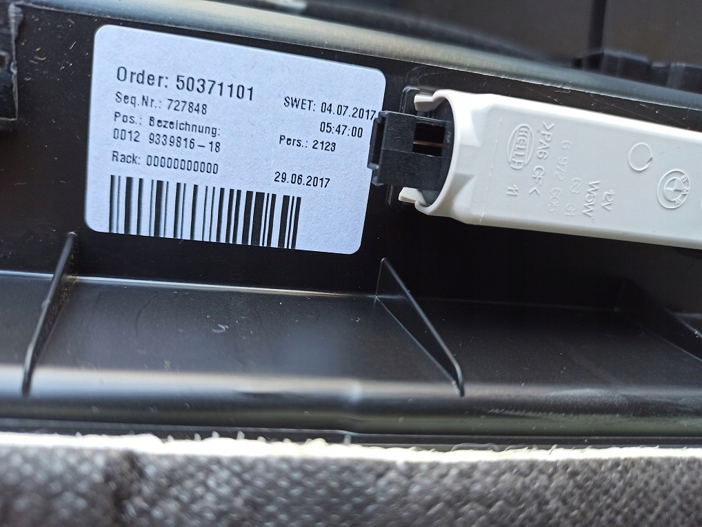 фото №5, Bmw x1 f48 бардачок пассажира 9339816 jak новый 17r