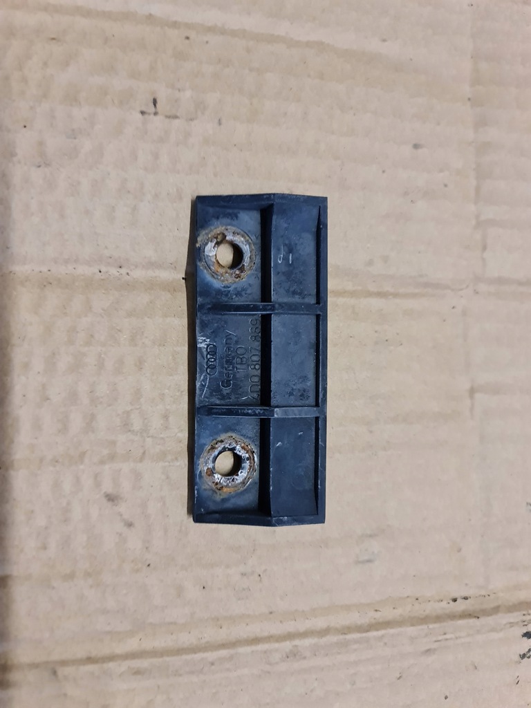 фото №1, Напрямна бампера задня audi a8 d2 4d0807889