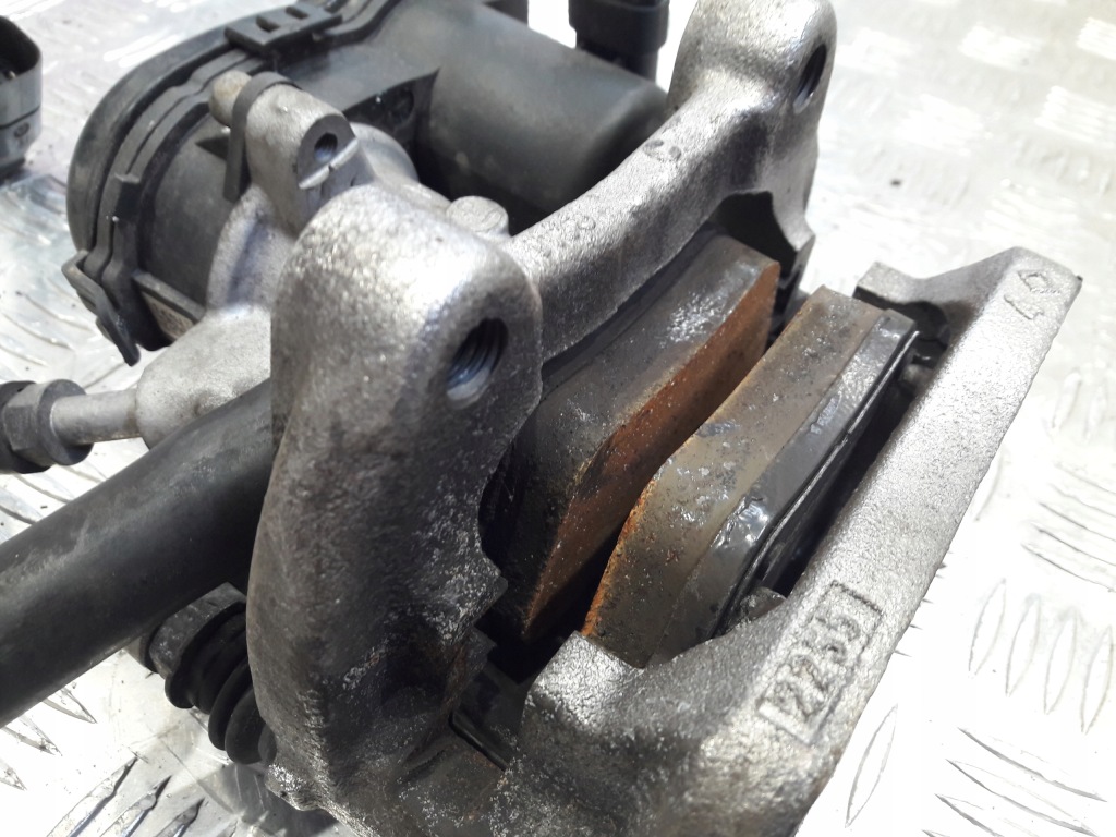 фото №6, Mercedes a w176 2015r суппорт тормозной левый задняя