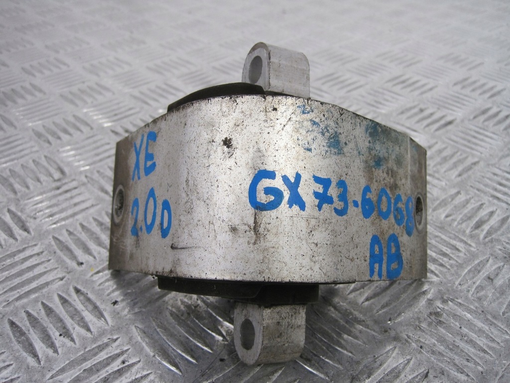 фото №1, Кронштейн подушка коробки передач range rover jaguar xe f-pace gx73-6068-ab