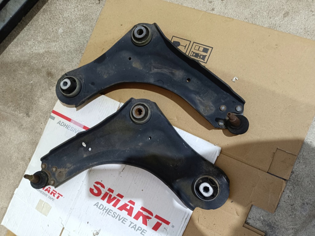 фото №1, Scenic iii megane iii рычаг левый правый оригинал