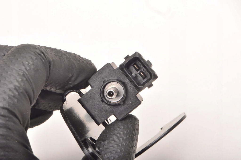 фото №3, Land rover discovery l462 3.0 sdv6 клапан вакууму 70242801