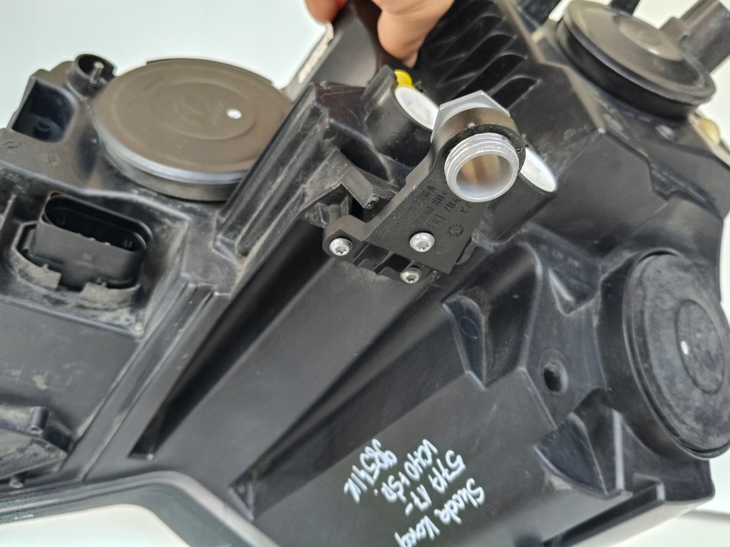 фото №9, Лампа правая фара skoda karoq 57a 17- led