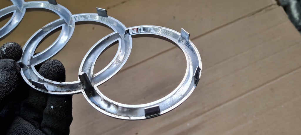 Audi q3 83a емблема значок хром решітка емблема audi 4ke853605 Доставка