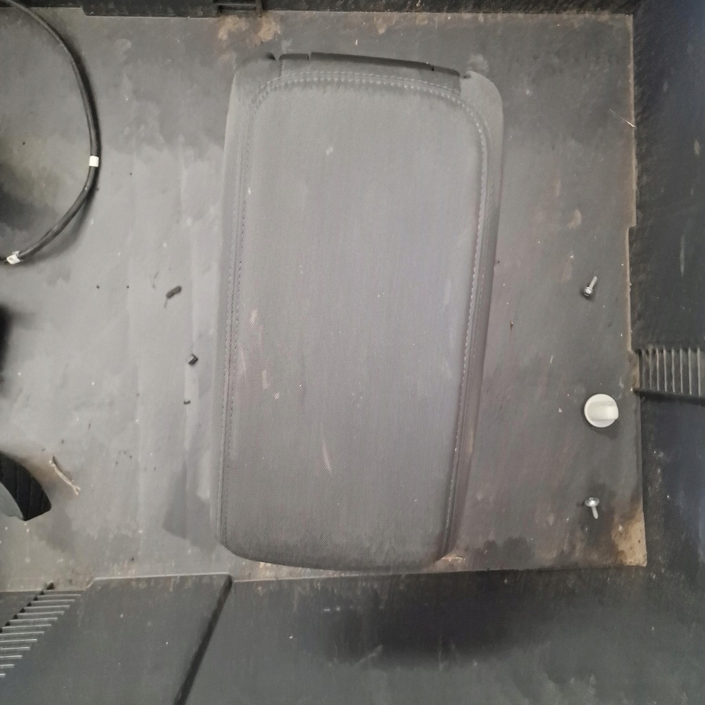 фото №1, Підлокітник audi q2 81a 81a864283b