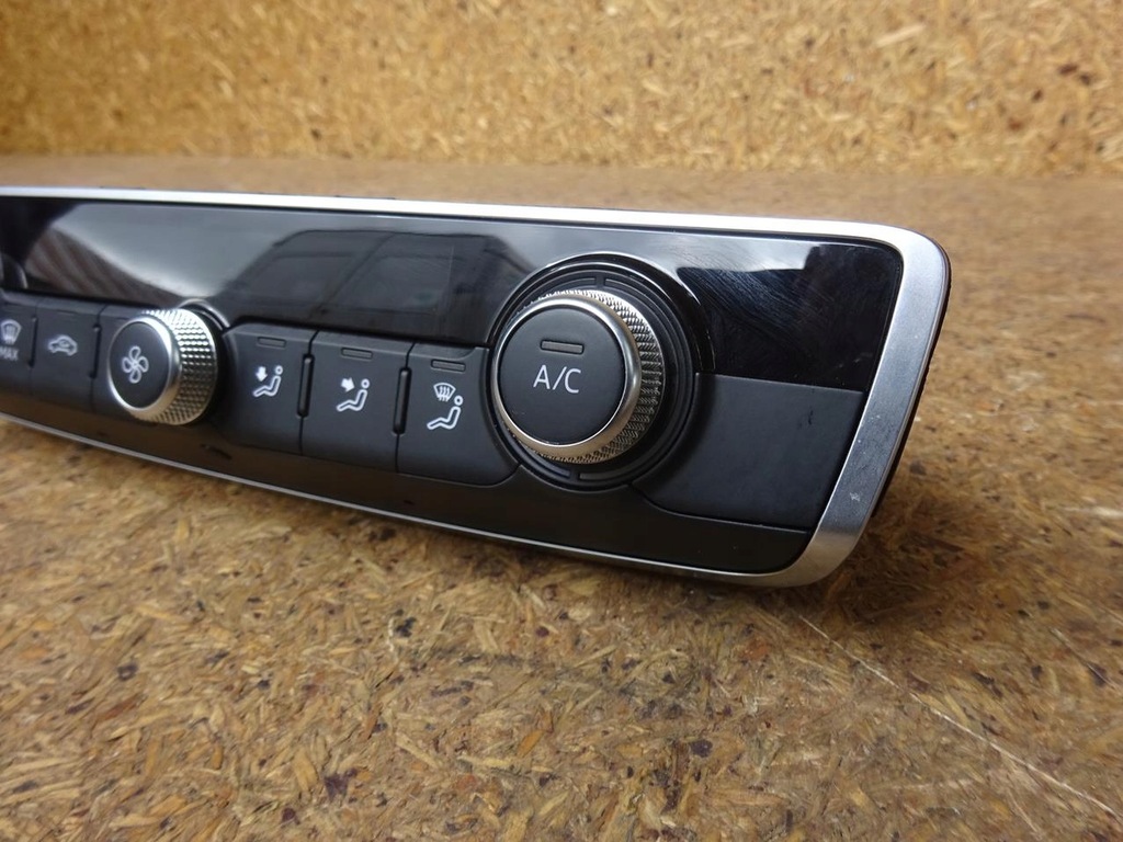 фото №14, Audi a3 8v 12-18 панель обдув кондиционера 8v0820043c