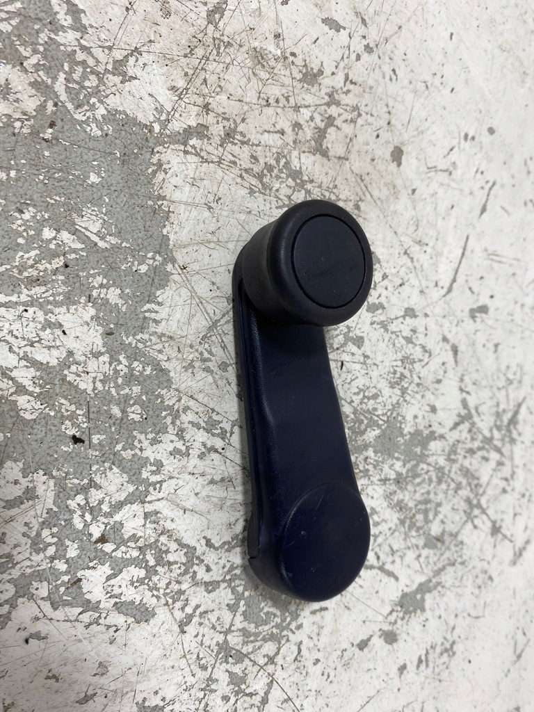 фото №1, Ручка стеклоподъемника ручка стекло задняя audi a4 b6 8z0837581 granat