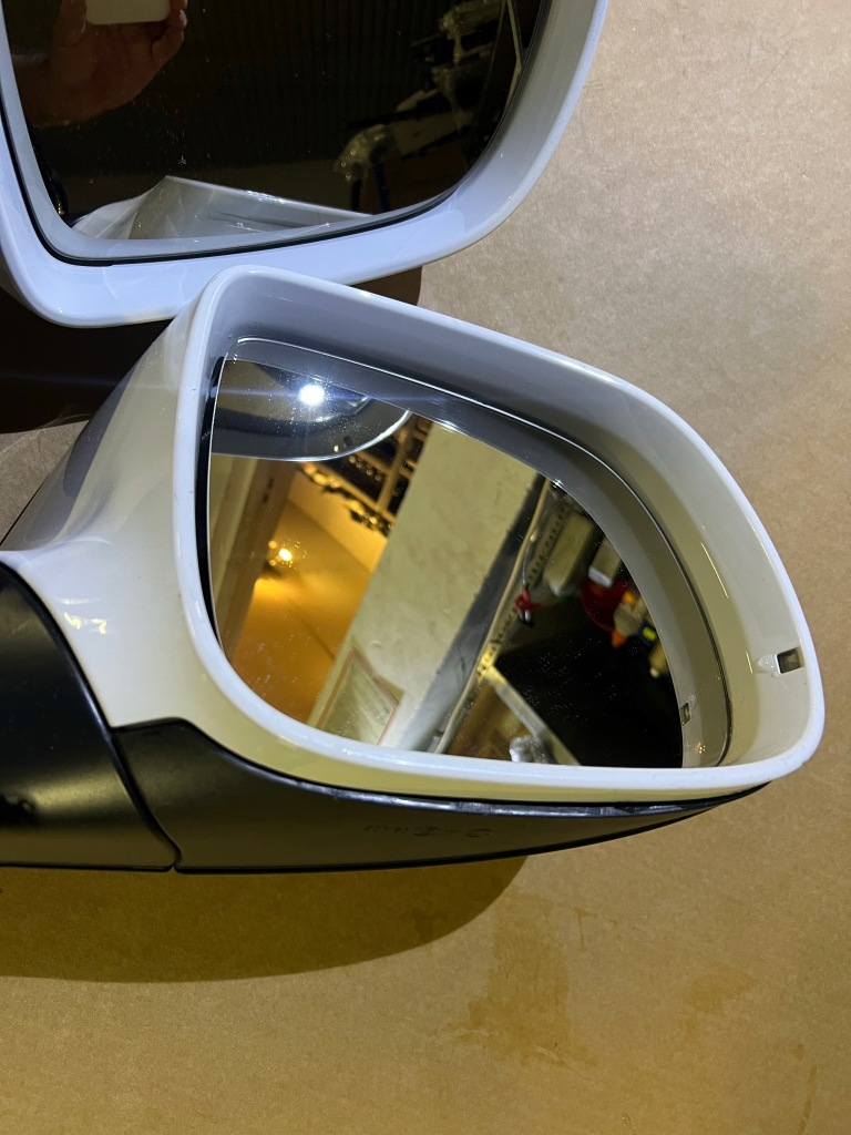 Audi q7 4l0 рестайлінг  дзеркало зовнішнє 6 pin праве або ліва Зі Шроту