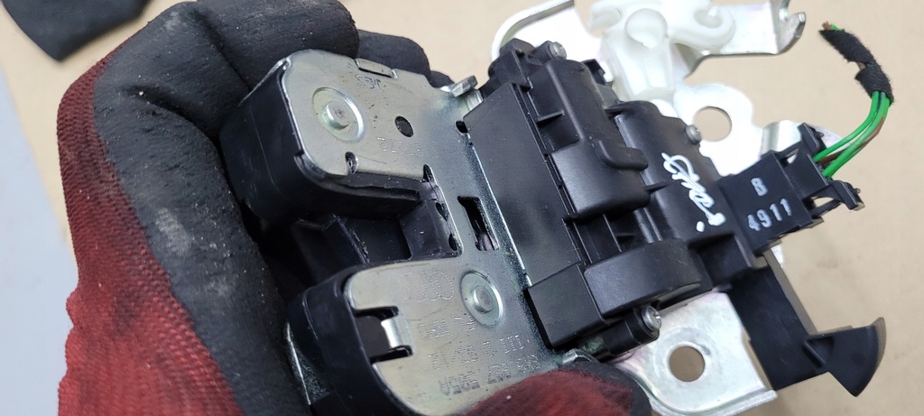 фото №11, A7 4g s7 замок кришки багажника 8k9827505a a4 b8 a5