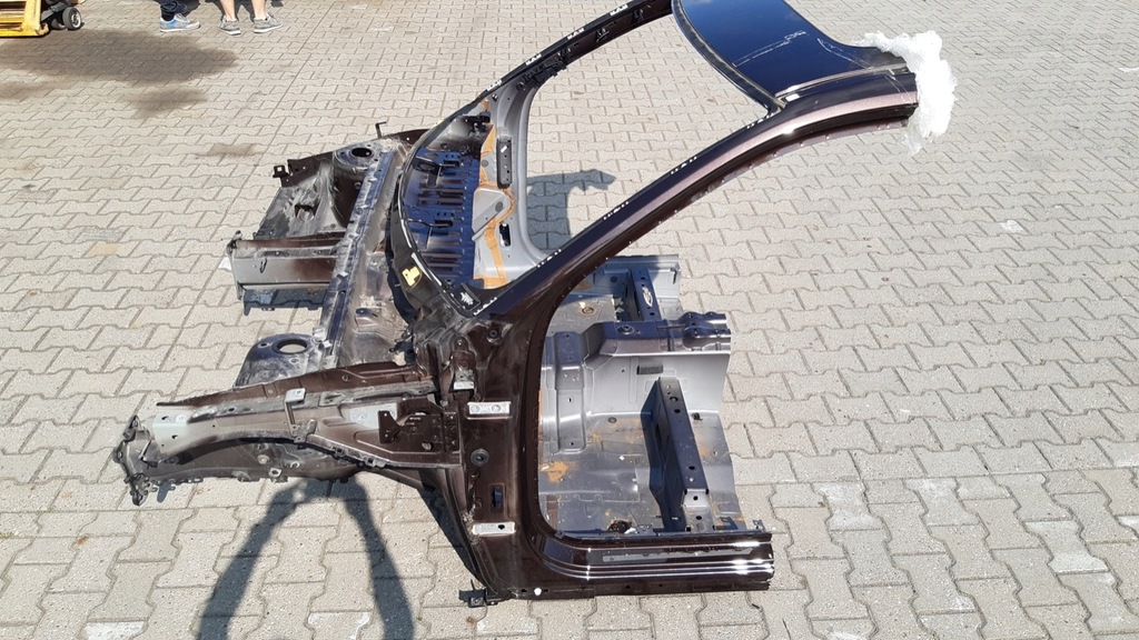 фото №2, Volvo xc40 четверть левая перед