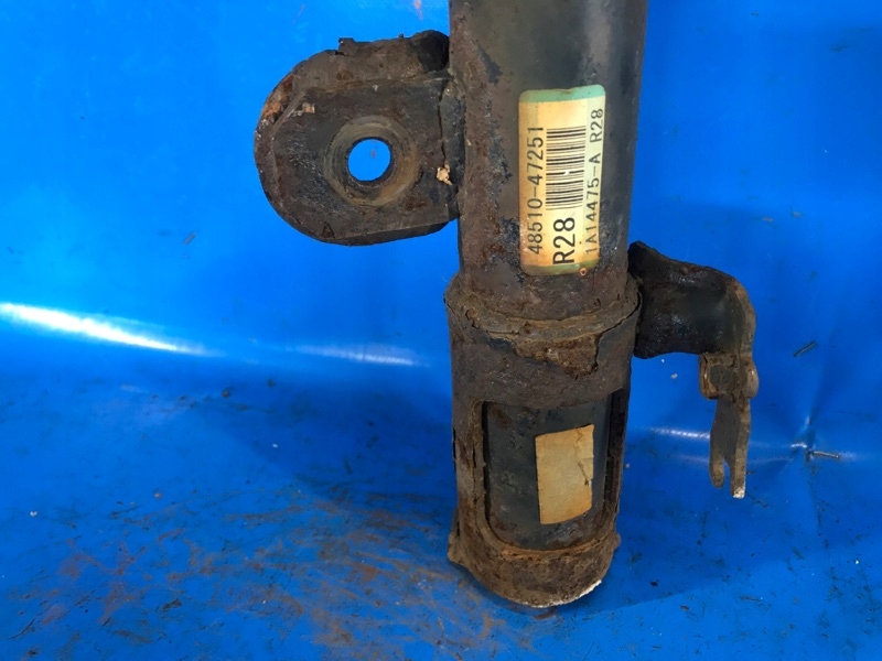 фото №4, Амортизатор przed. правый. toyota prius plus 11-14 4851080626