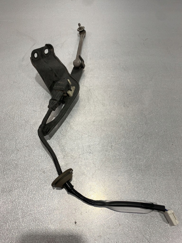 2020 mitsubishi outlander датчик выравнивание света задний  b1426072 Недорого