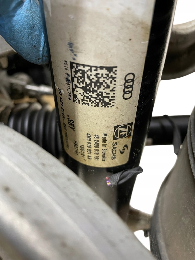 Підвіска ліве задні поворотний кулак амортизатор привідний вал важелі audi q7 4m0 2021r Київ