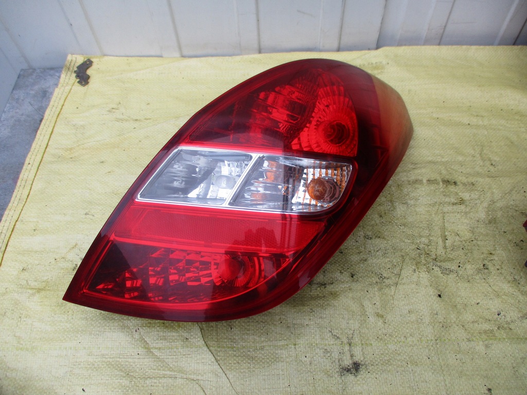 фото №1, Hyundai i20 лампа задняя правая 92402-4p000