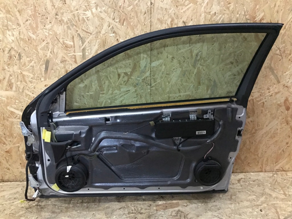 Дверь правое mercedes cl203 в Украине