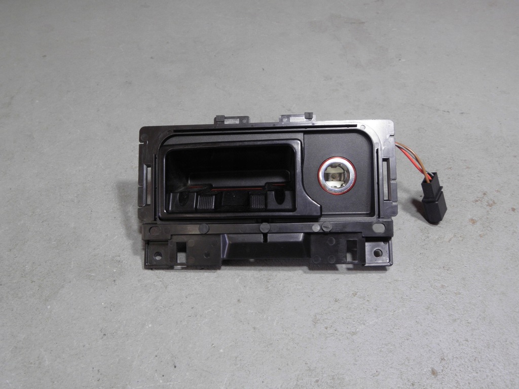 фото №1, Audi a6 c7 // попільничка 4g0857951