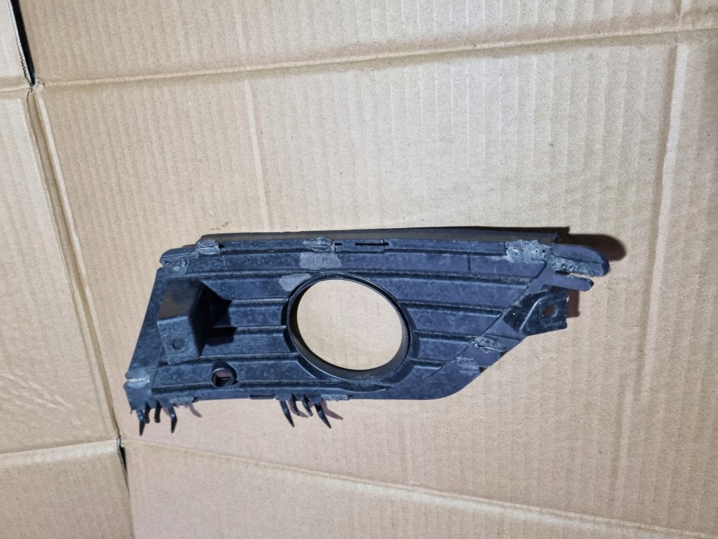 Решётка бампера перед правая opel corsa c lift 03-06r. na противотуманная фара 13120838 Оригинал