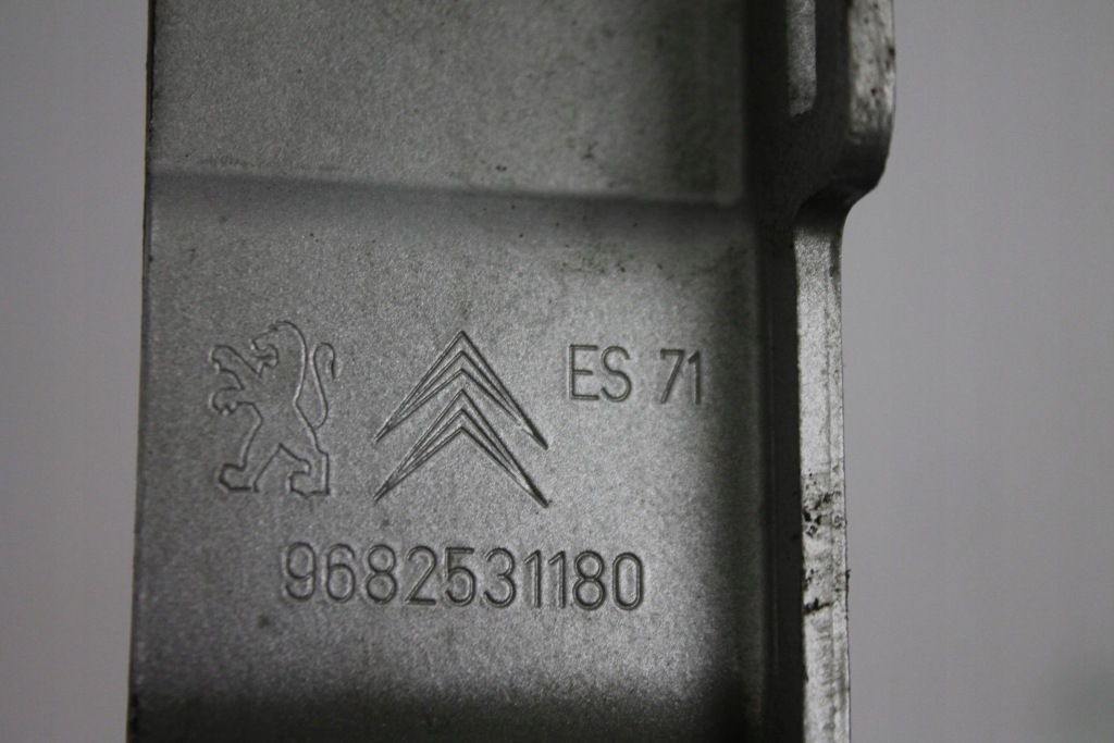 фото №3, Петля капот левый перед citroen c5 ii x7 08-17