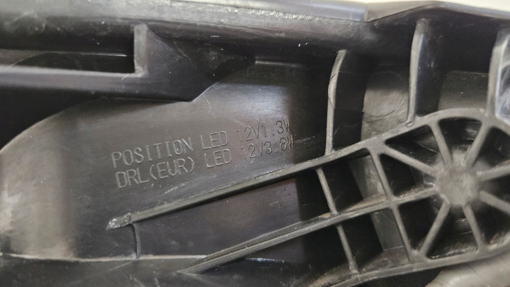 фото №15, Лампа перед левая линза led toyota verso-s ractis ii 2010-