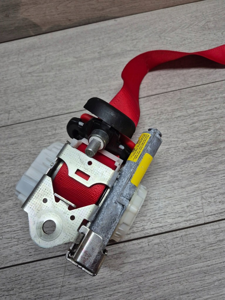 16092. ferrari 488 ремень безопасности перед 00726933300 в Украине