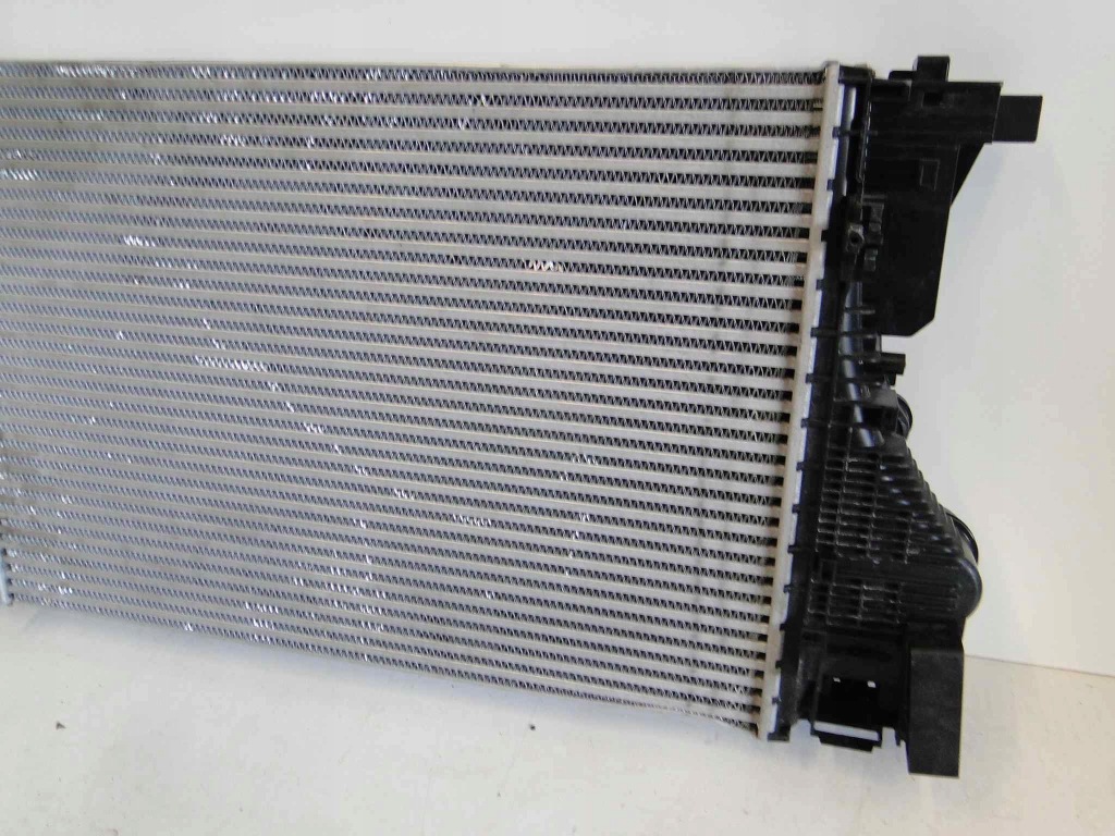 Mercedes cla 118 радиатор воды интеркулер комплект Недорого