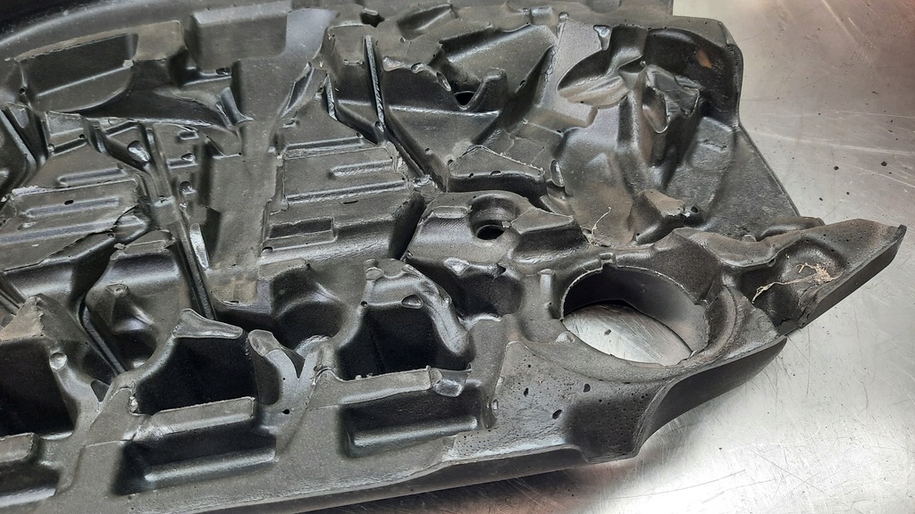 фото №11, Volvo xc60 xc70 v70 d5 кришка двигуна 31437196